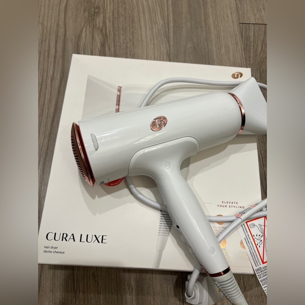 T3 Cura Luxe Hair Dyer